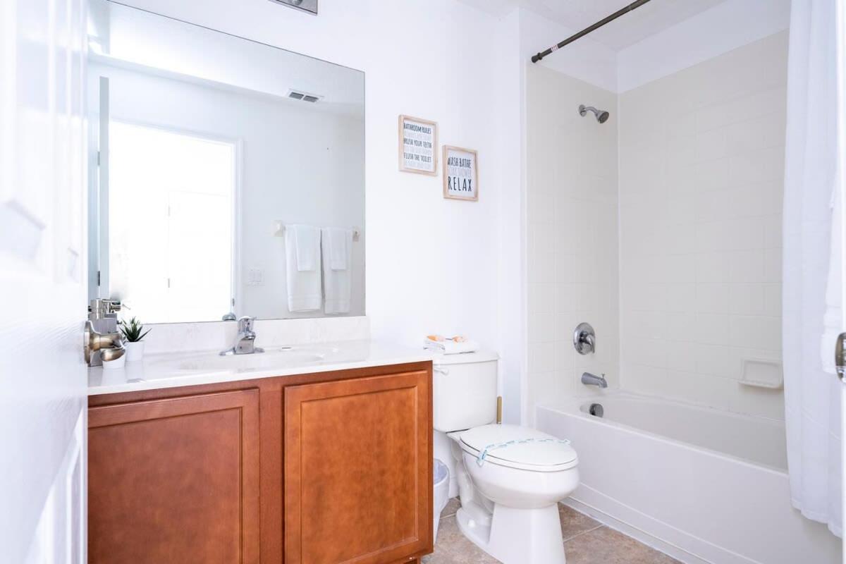 Four Bedroom W/ Screened Pool Close To 4572 Kissimmee