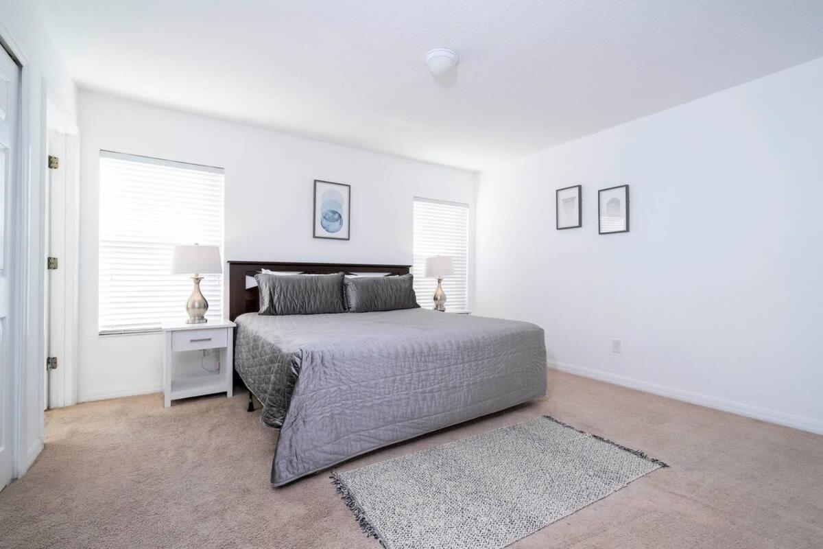 Holiday home Four Bedroom W/ Screened Pool Close To 4572