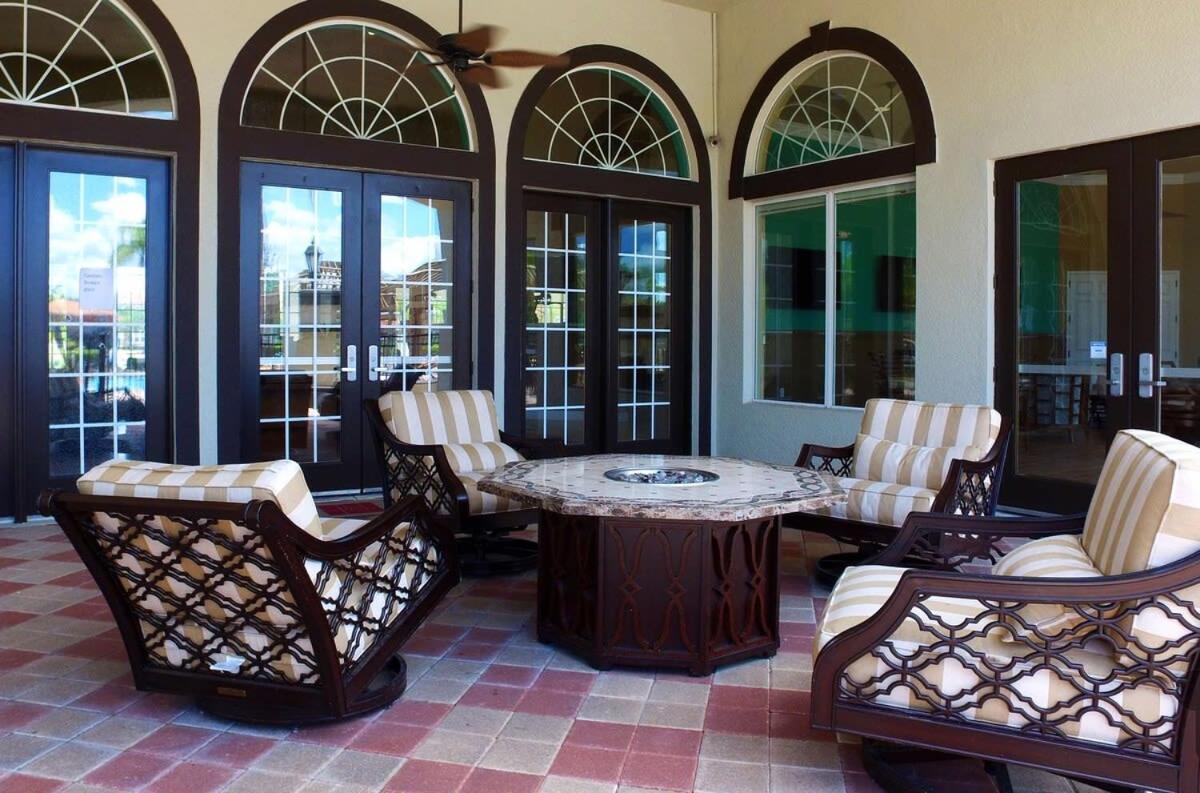 Four Bedroom W/ Screened Pool Close To 4572 *