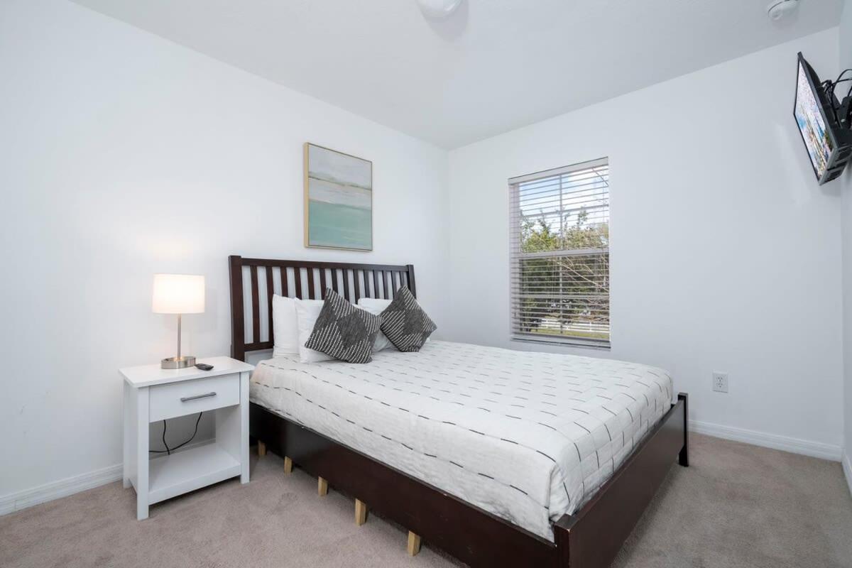 Four Bedroom W/ Screened Pool Close To 4572 Kissimmee