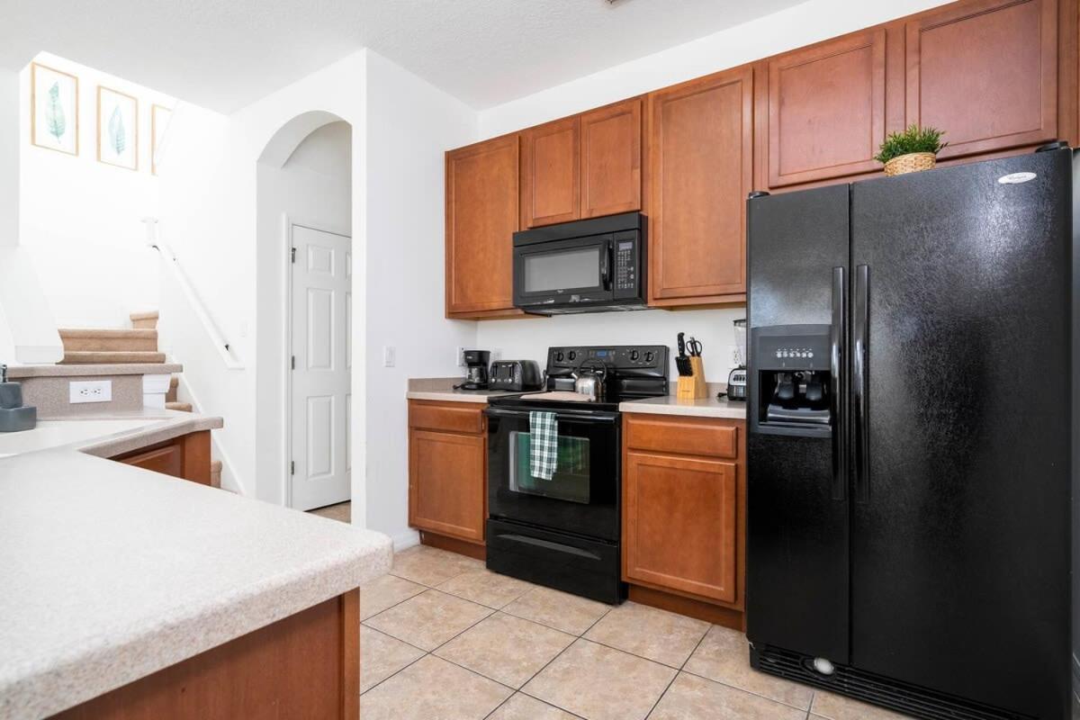 Four Bedroom W/ Screened Pool Close To 4572 Kissimmee