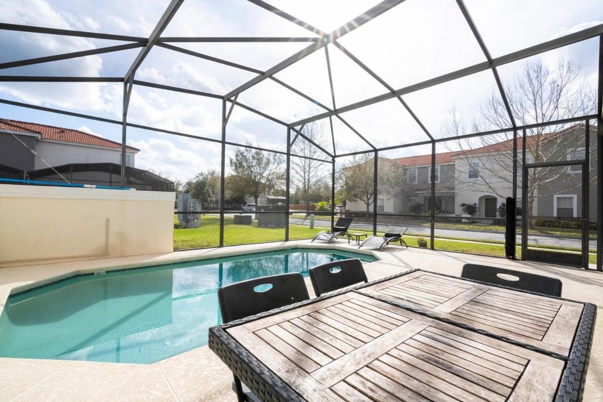 Four Bedroom W/ Screened Pool Close To 4572 Holiday home Kissimmee