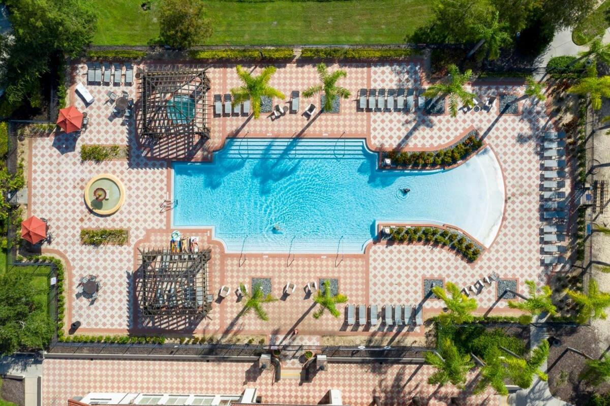 Four Bedroom W/ Screened Pool Close To 4572 *