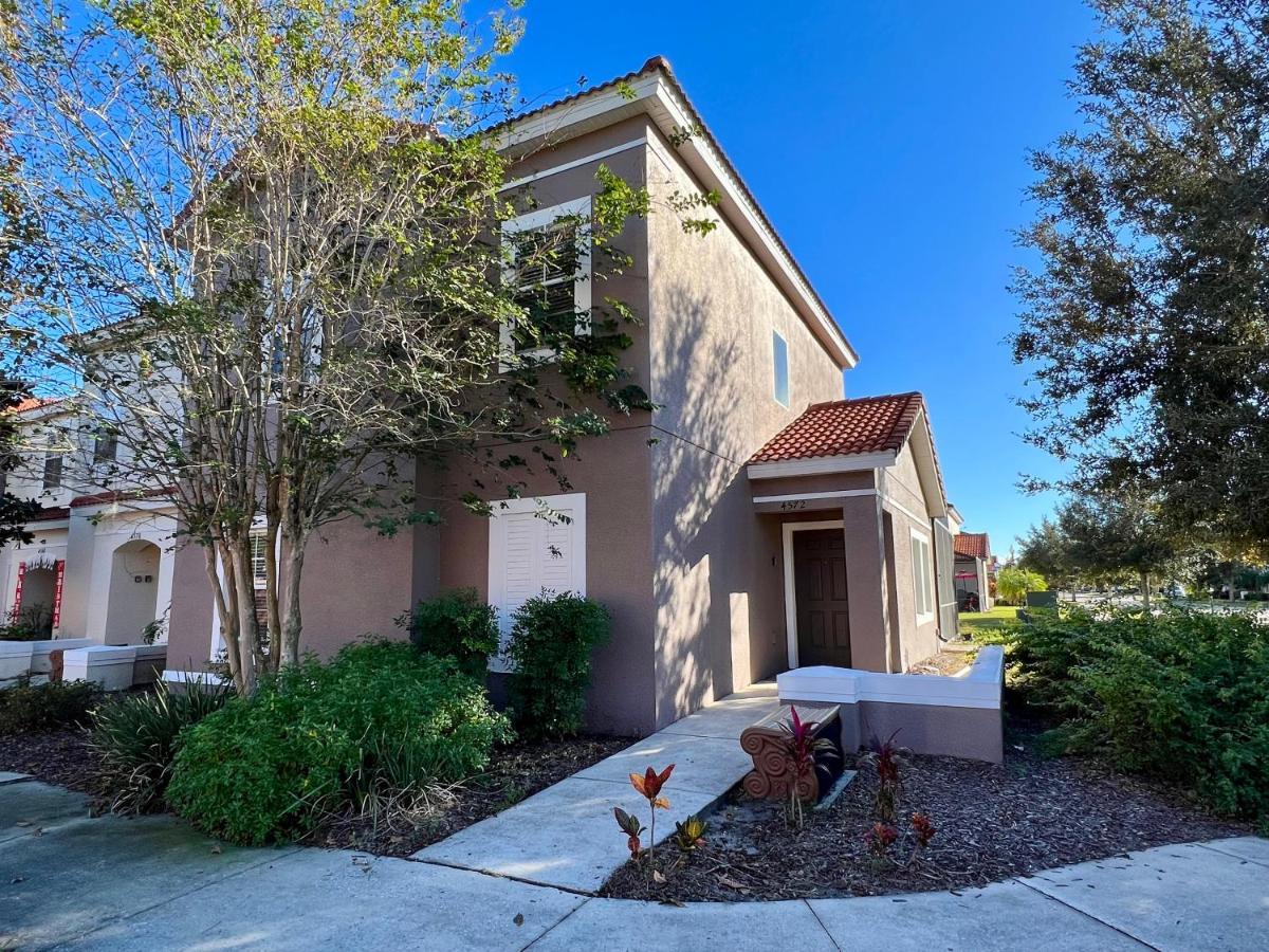 Four Bedroom W/ Screened Pool Close To 4572 Casa vacanze Kissimmee
