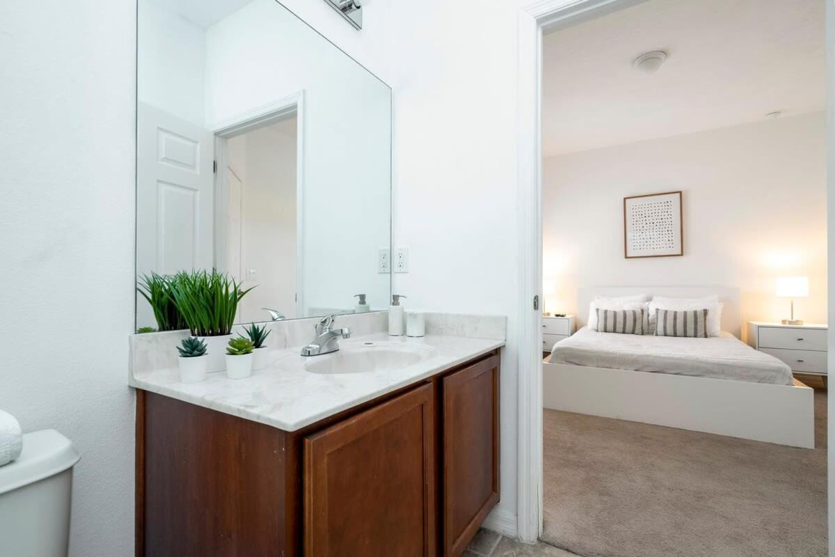 Four Bedroom W/ Screened Pool Close To 4572 Casa vacanze Kissimmee